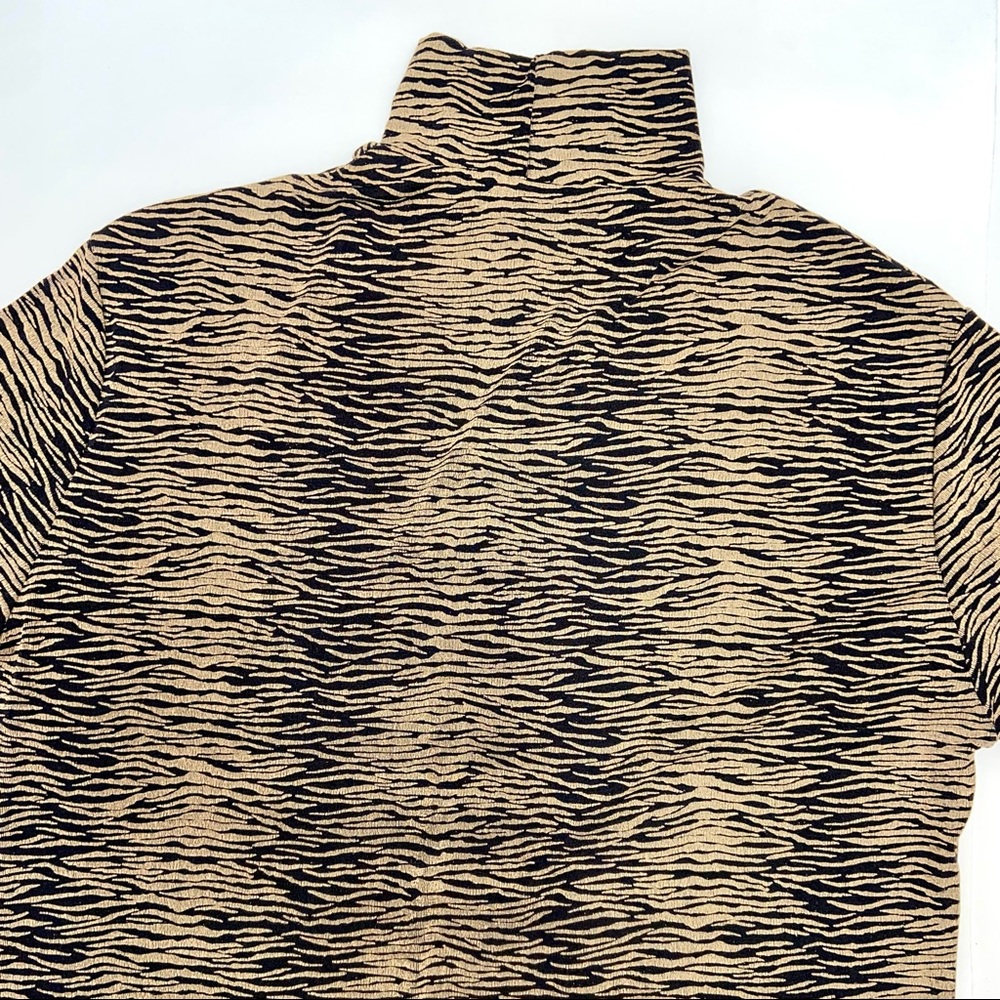 FINAL🚨DONATING SOON‼️ y2k Wavey Print Mock Neck Stretch Top